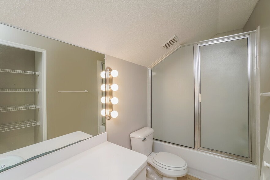 Building Photo - 6035 Pointe Pleasant Blvd