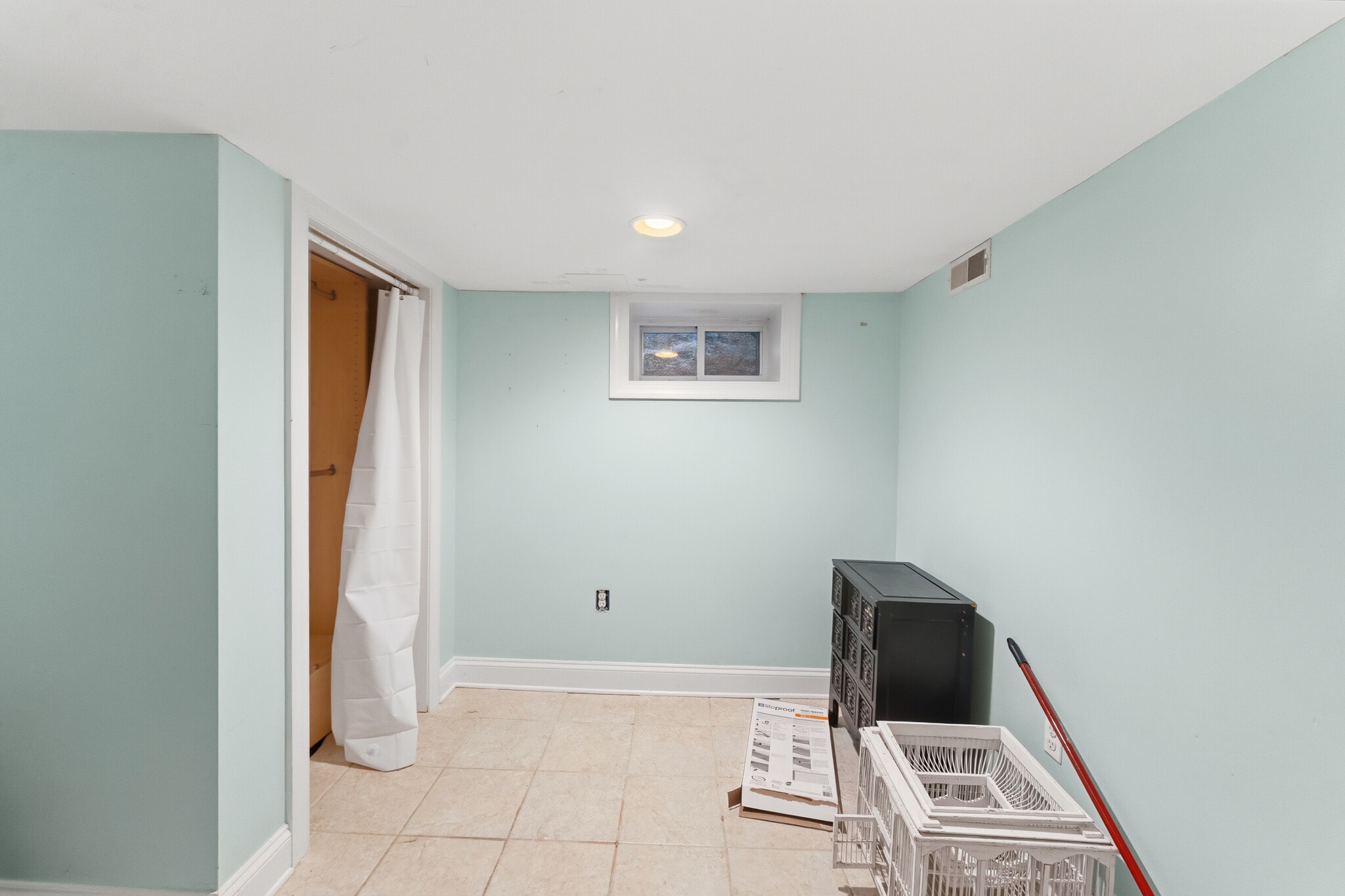 Basement storage room 1 - 11 R Street NW