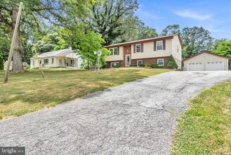 Building Photo - 644 Jasontown Rd