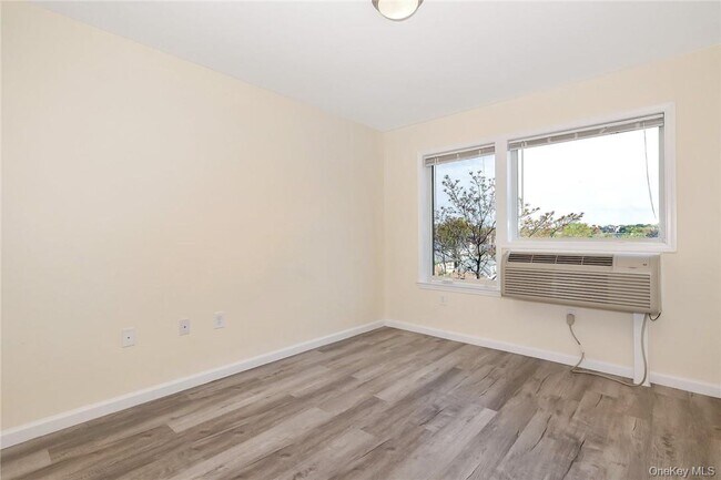 Building Photo - 68 Lake St