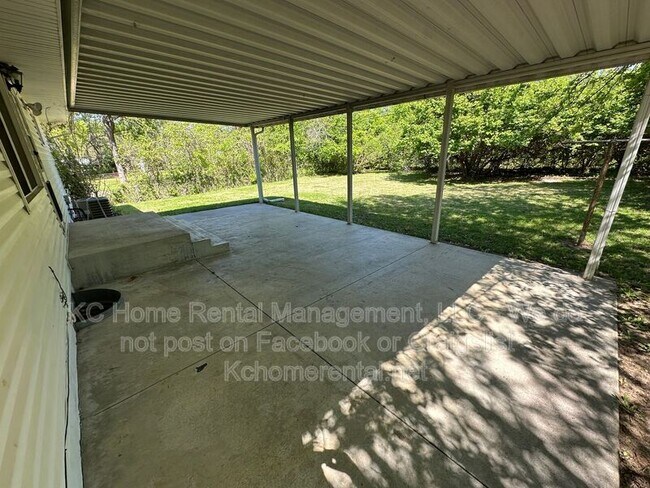 Building Photo - 10809 Ewing Ave