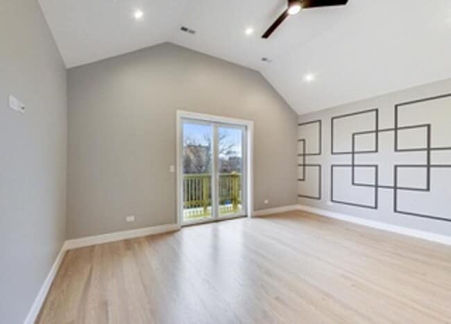 Building Photo - Luxury 3b2b condo in Bronzeville