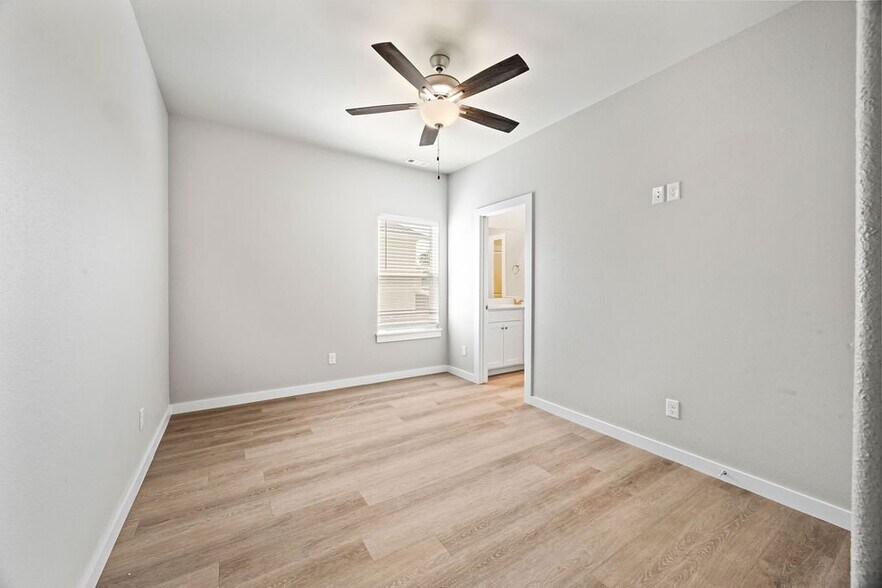 Building Photo - 1506 SW Poigai Wy