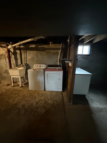 Building Photo - 846 Roscoe Ave