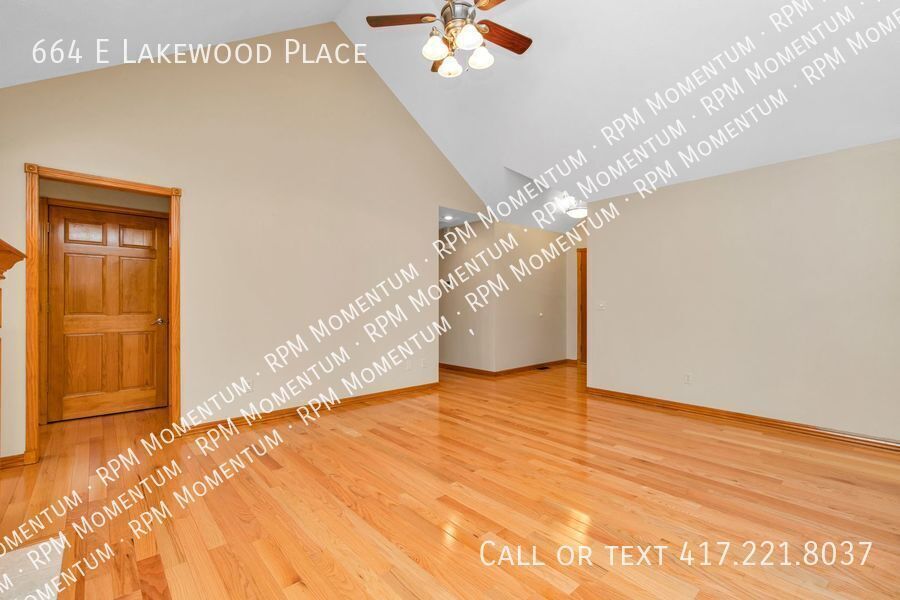 Building Photo - 664 E Lakewood St
