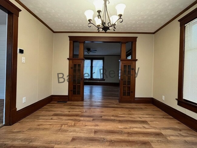 Building Photo - Beautiful 4 Bedroom on Ashland's South Side