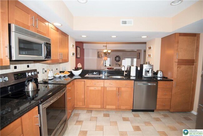 Building Photo - 112 Freedom Ct