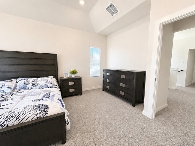 Building Photo - 624 Pelican Dr