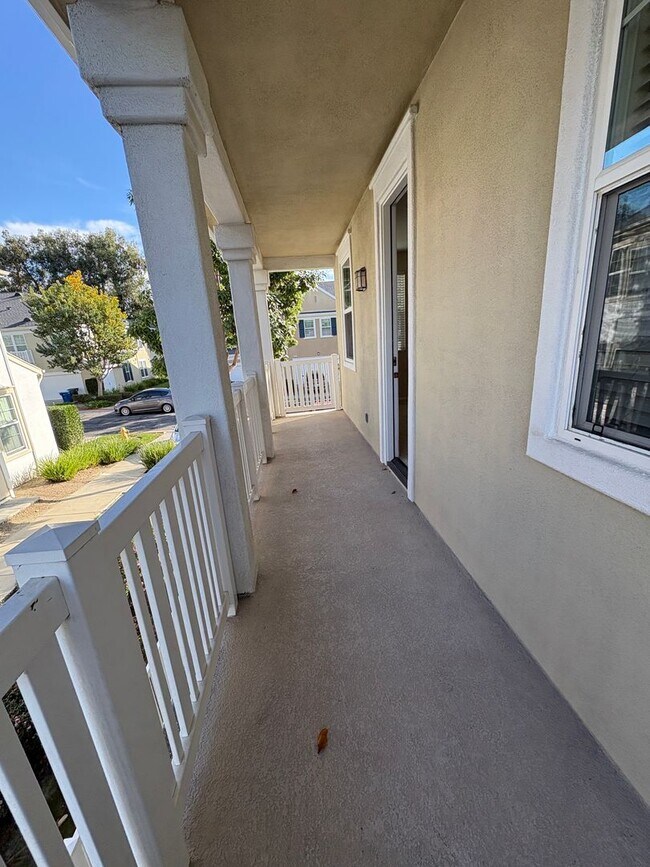Building Photo - Spacious Townhome in Ventura!