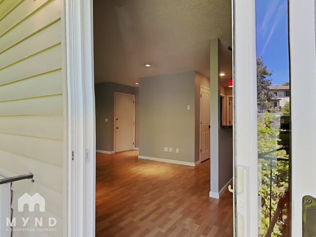 Building Photo - 200 SW Florence Ave