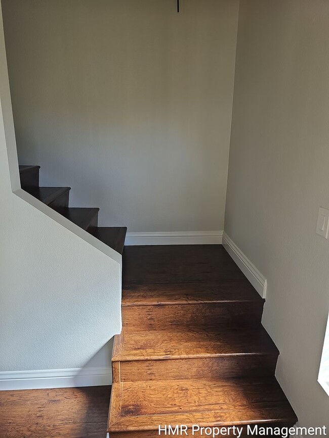 Building Photo - Spacious Two-Story Condo