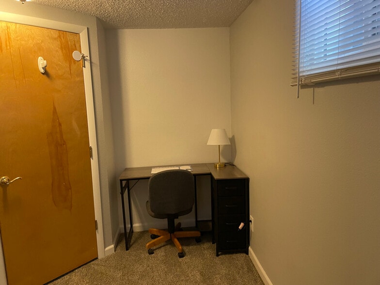 Building Photo - 4 S Gay Dr