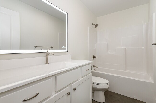 Building Photo - Newly Built 3-bedroom 2 bath Duplex $2200/...