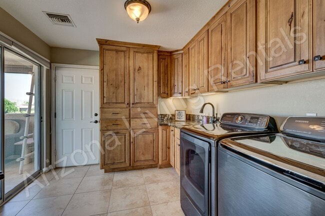 Building Photo - 2450 Angler Dr