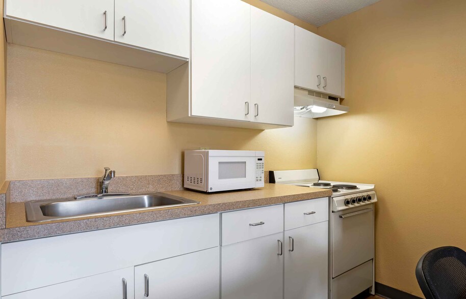 Building Photo - Furnished Studio-South Bend - Mishawaka - ...