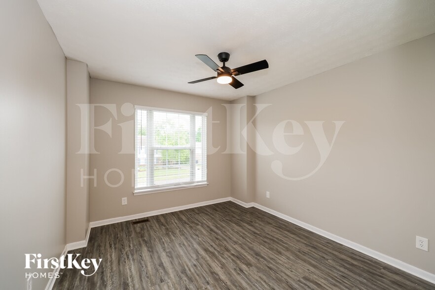 Building Photo - 1211 Parkside Dr