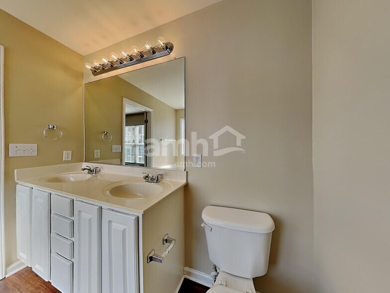 Building Photo - 166 Hunters Horn Ln