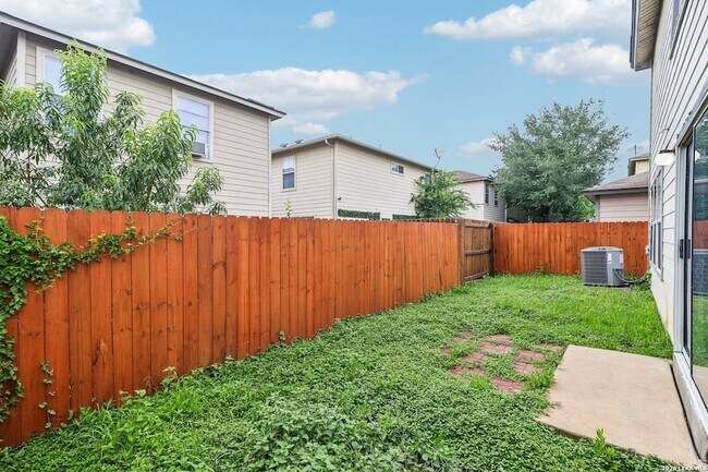 Building Photo - 407 Amberdale Oak