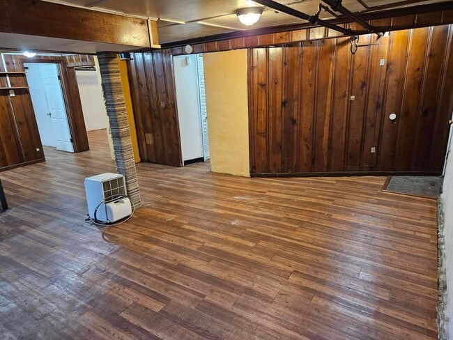 Building Photo - 109 E Stewart Rd