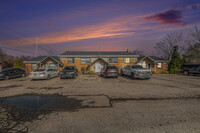 Building Photo - 4223 Oak Park Dr SE