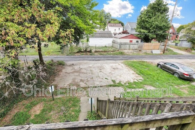 Building Photo - 987 Lilley Ave