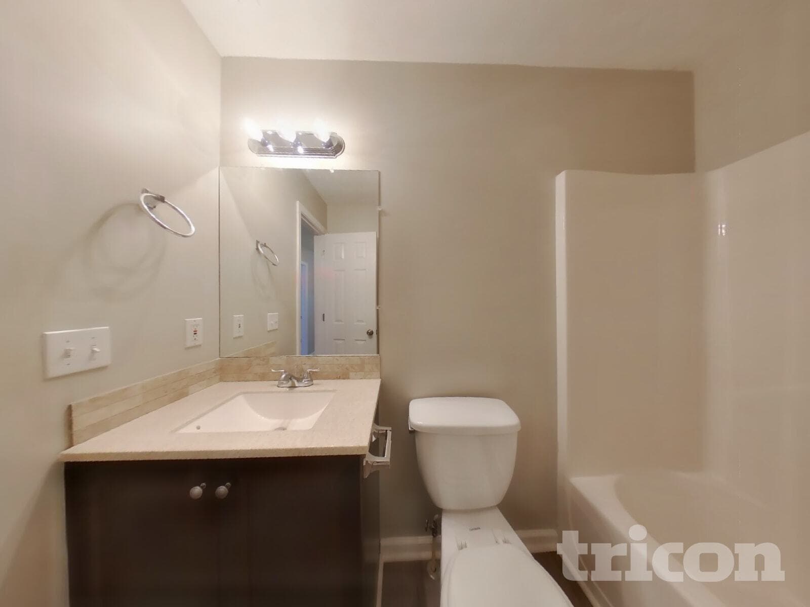 Building Photo - 20 Hillock Ct