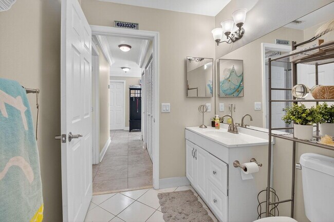 Building Photo - 190 Temple Ave