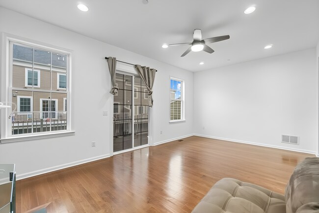 Building Photo - 205 Roosevelt Dr