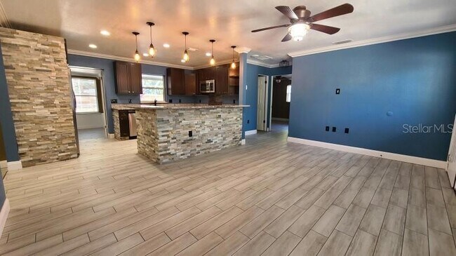 Building Photo - 1742 Cardinal Dr