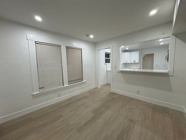 Building Photo - 25 Deforest Ave