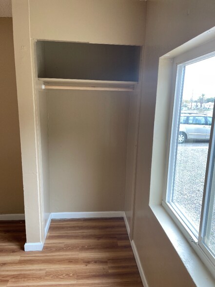 Building Photo - 100 N M St