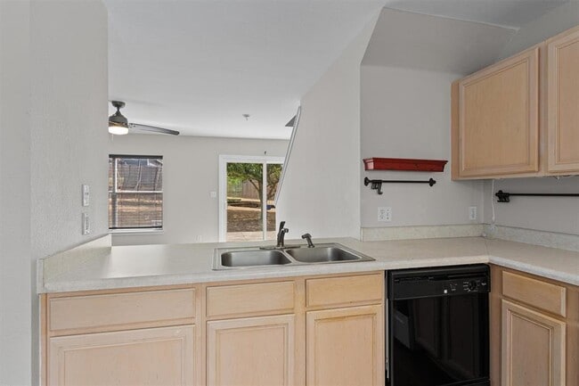 Building Photo - 1512 Curameng Cove