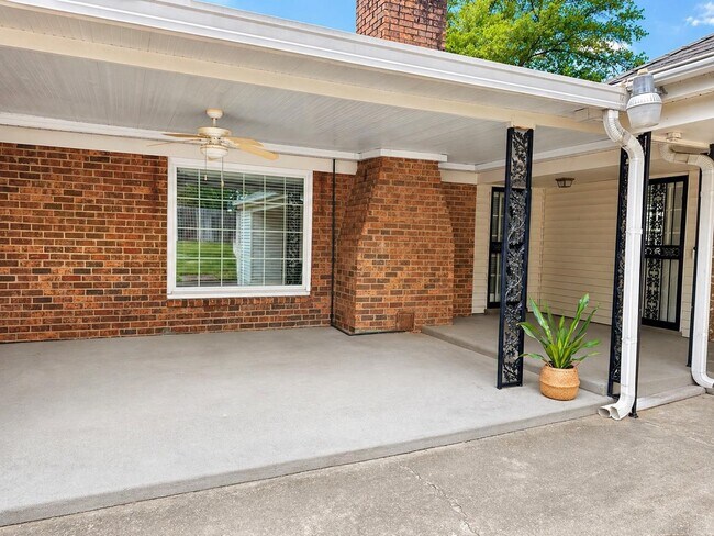 Building Photo - 2148 Riverdale Rd