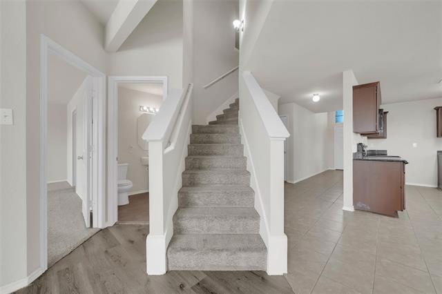 Building Photo - 2133 Meadow View Dr