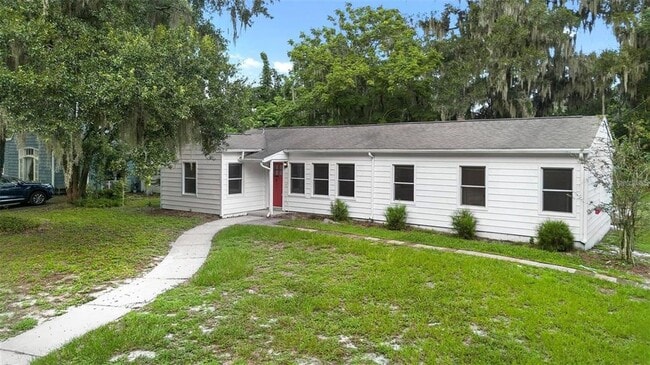 Building Photo - 605 N Amelia Ave