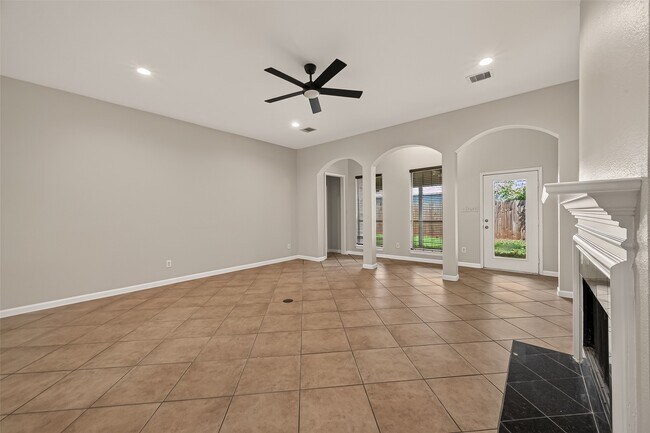 Building Photo - 706 Silver Creek Cir