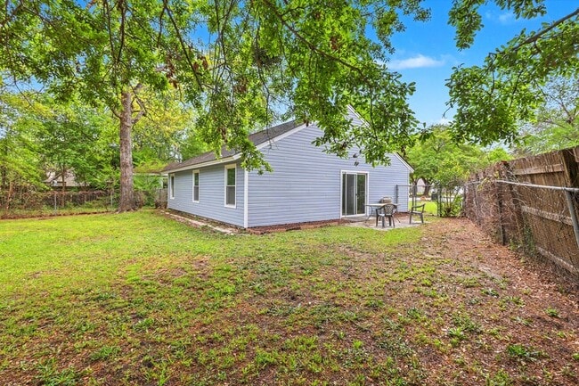 Building Photo - 104 Tweed Ct