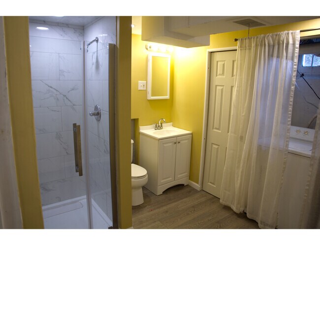 Building Photo - 754 E Washington Ave