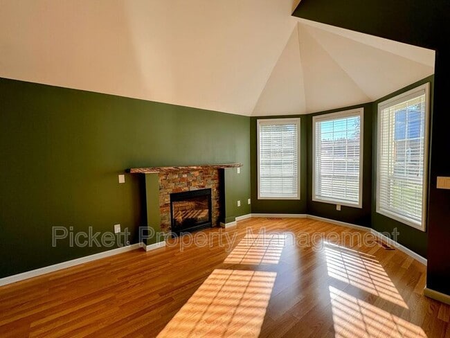 Building Photo - 4249 SE Fairway Cir