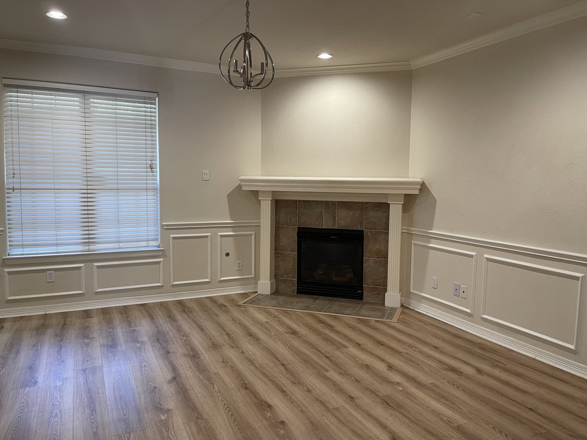 Building Photo - 6410 E Linpar Ct