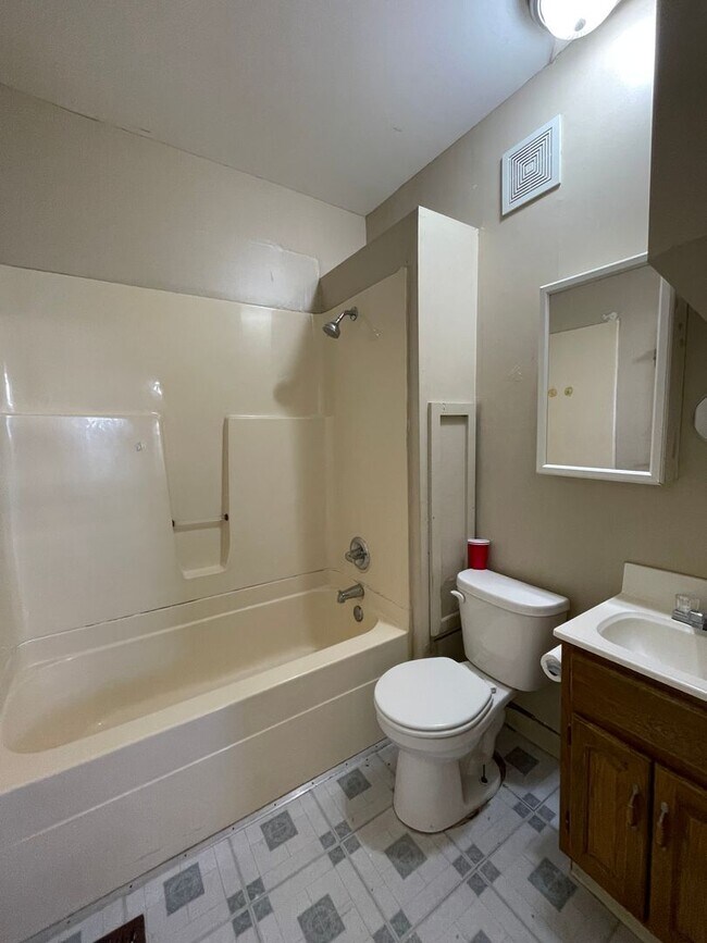 Building Photo - 1113 Constitution St