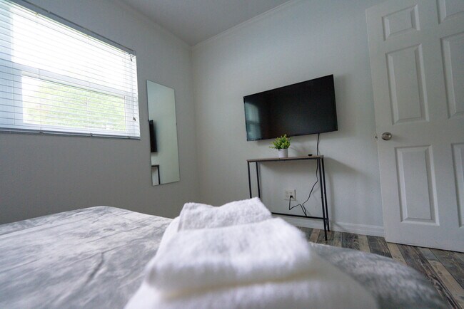 Building Photo - 2627 Ambergate Rd