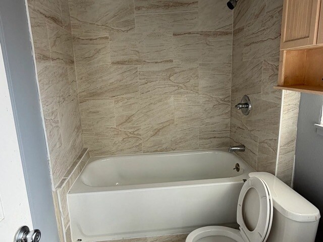 Building Photo - 135 Lake Dr