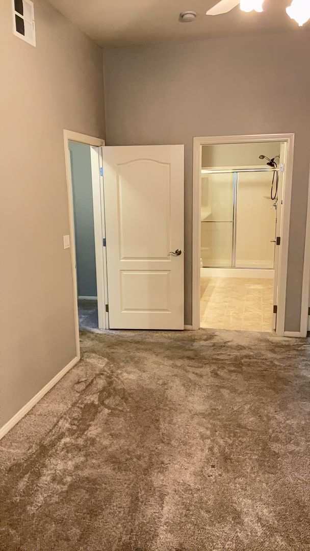 Building Photo - Condo 2 bedroom 2 bathroom Gated Entrance