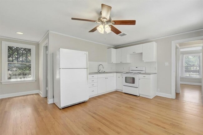 Building Photo - 1606 Travis Heights Blvd