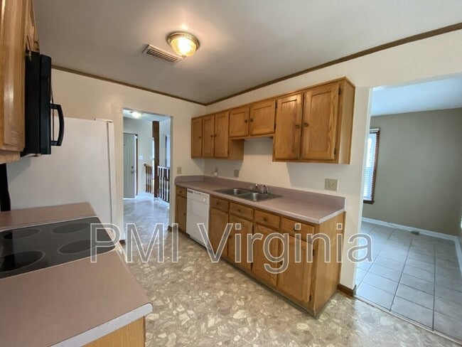 Building Photo - 604 Birchridge Ct