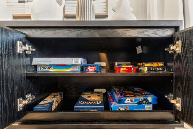 Building Photo - 1424 N Park Pl