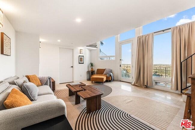 Building Photo - 8425 Hillside Ave