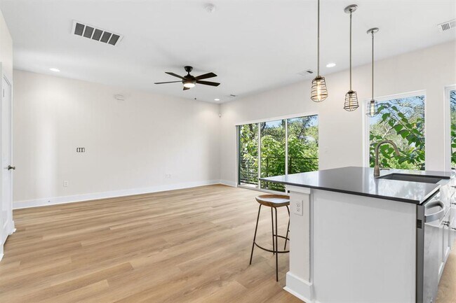 Building Photo - 1160 Lott Ave