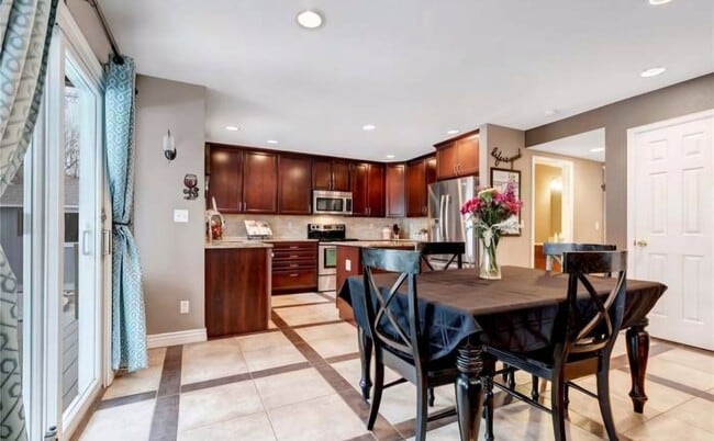 Building Photo - Gorgeous home in Littleton!